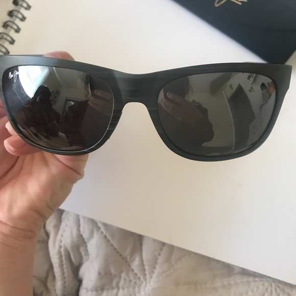 Maui Jim Sunglasses - Picture 2 of 4